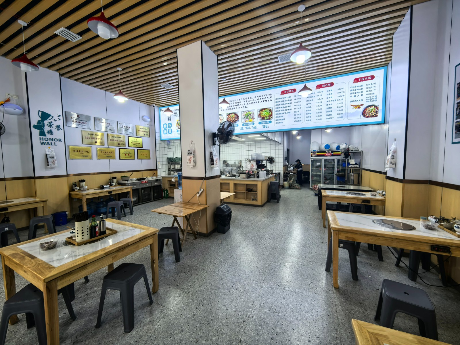 汇川区人民路湘水湾临街门店招租