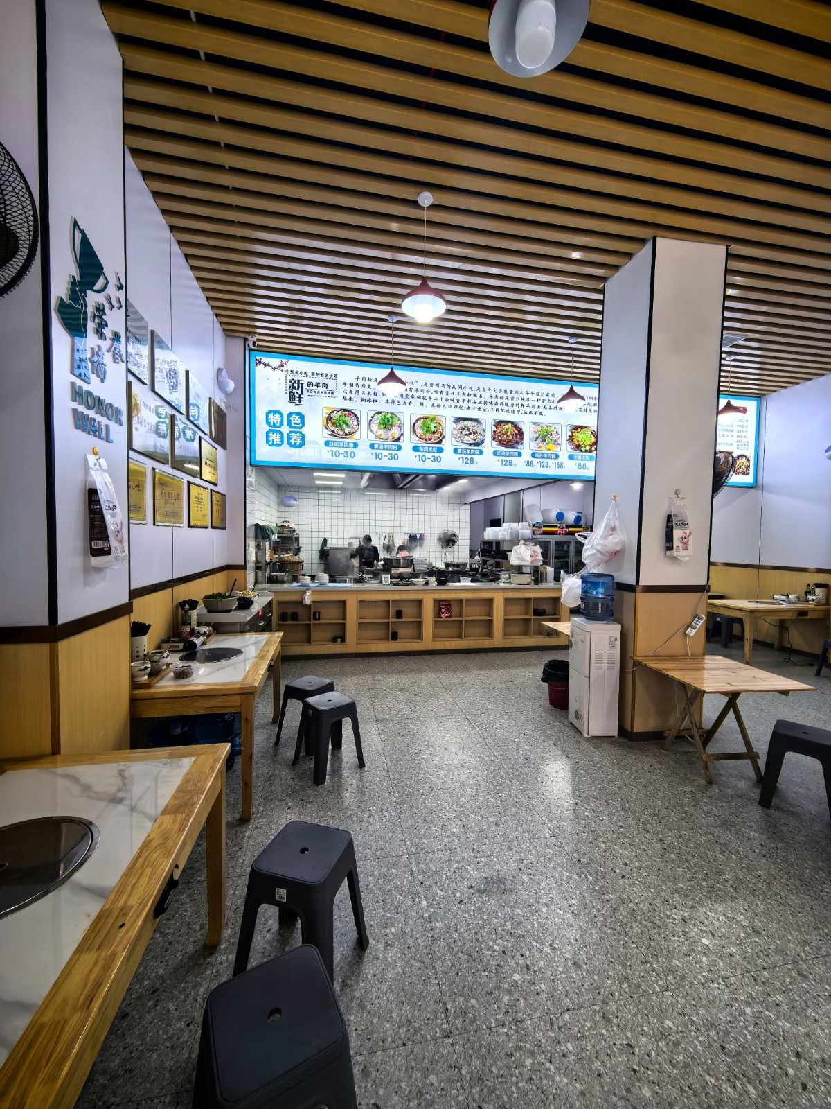 汇川区人民路湘水湾临街门店招租