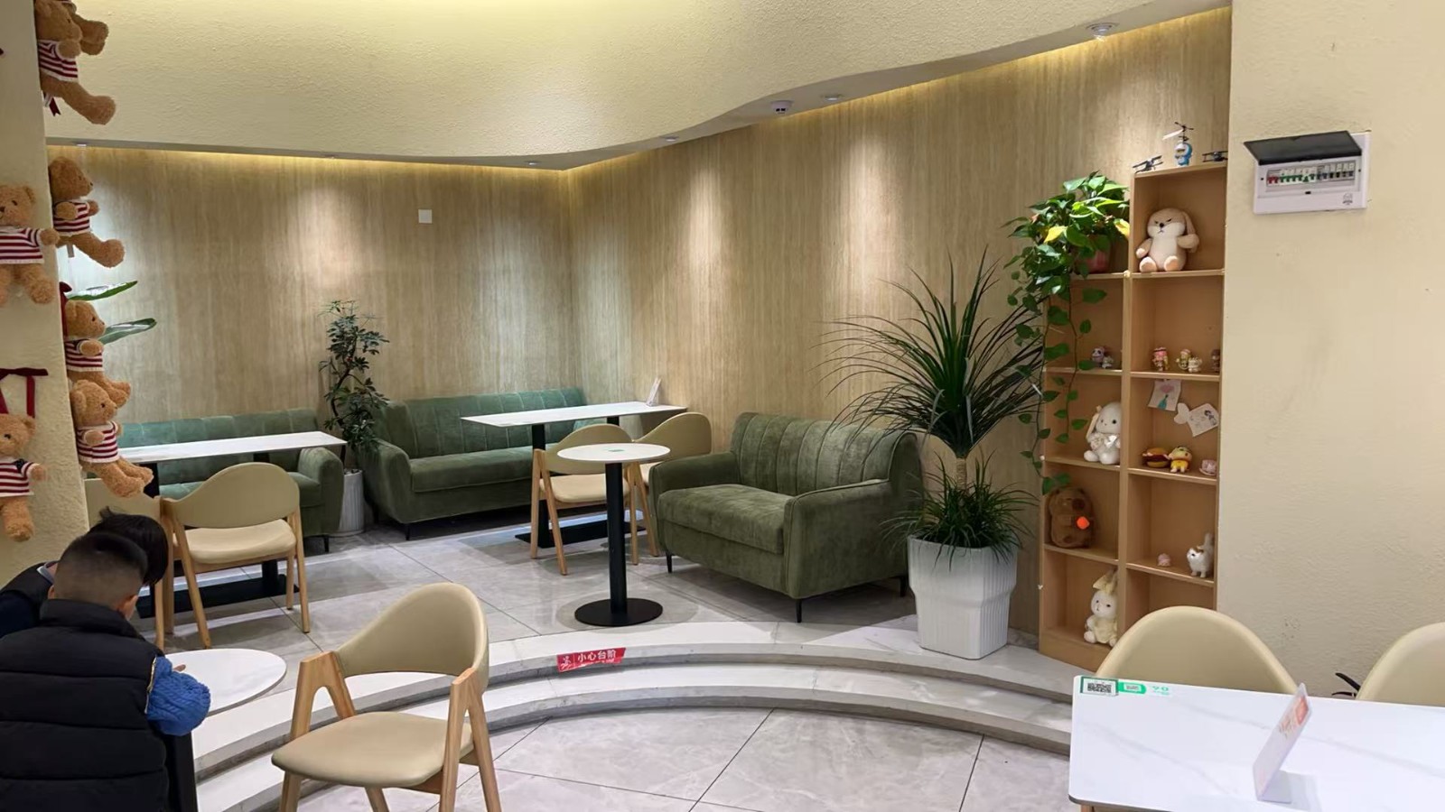 桐梓成熟商圈奶茶店带所有设施设备转让（可空转）