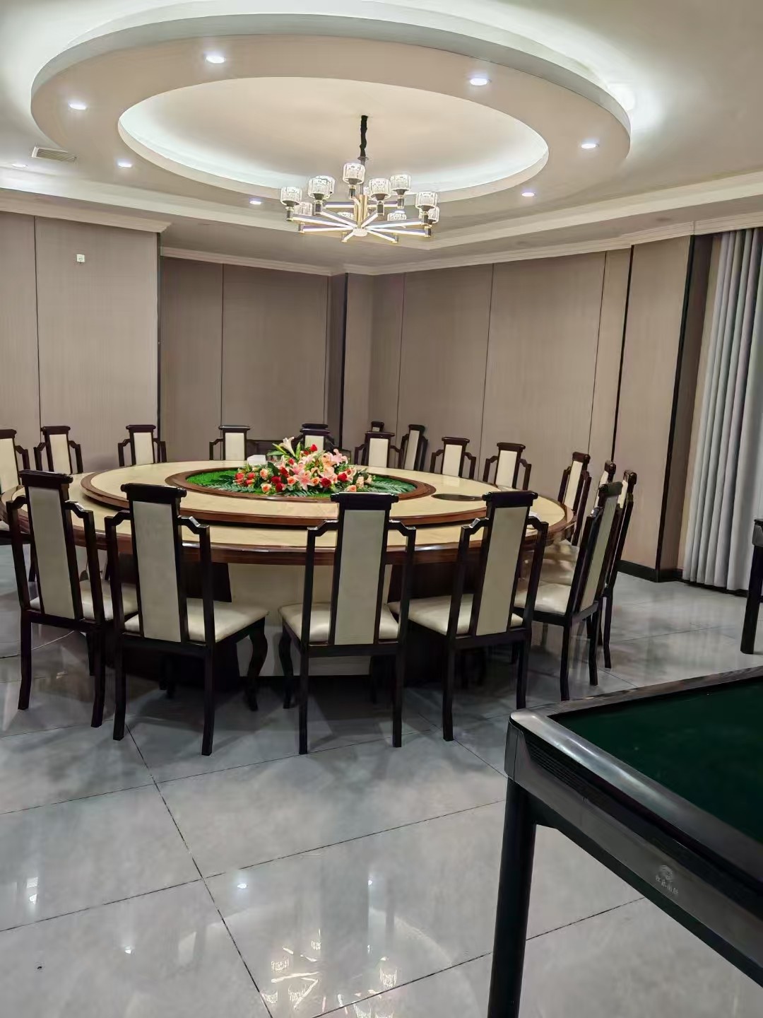 一转盘临街酒楼整体转让