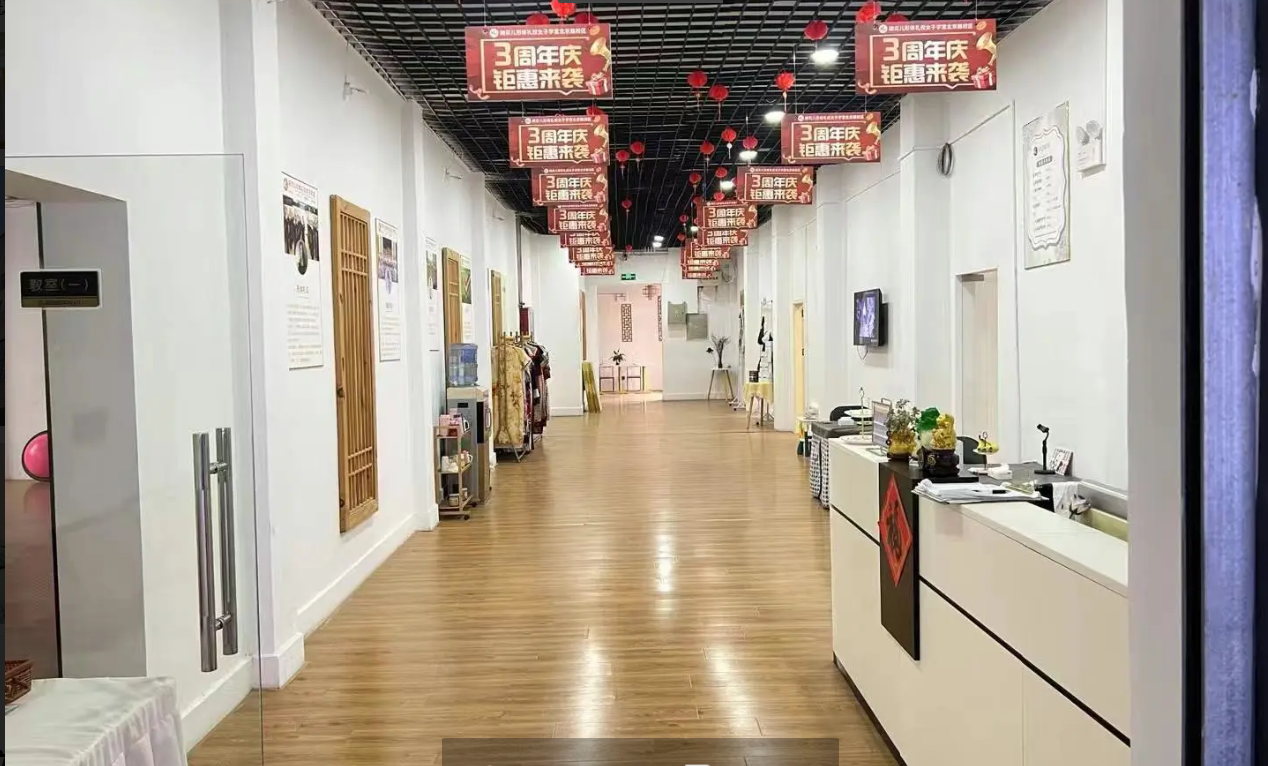 (转让)方便停车，带阳台，有稳定客源，配套可做形体