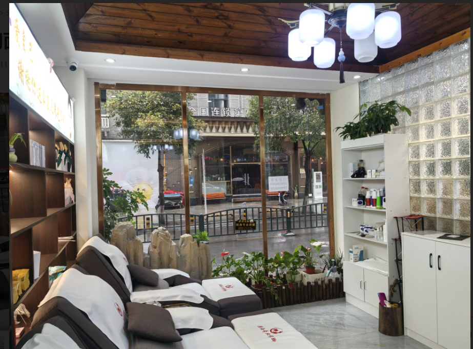 130平门面出租方圆荟新华畅正对面，100一个平方