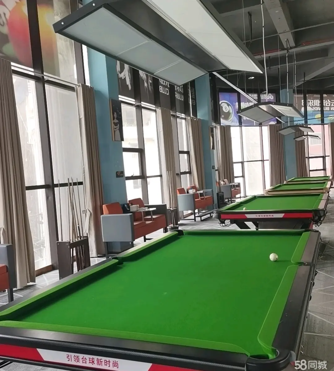 （转让）临街商铺，住户集中，附近有学校，场地空间宽敞明亮，设施齐全