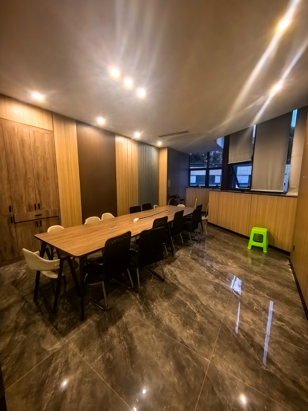 保利四街区临街转角门店+二楼办公室出租可单独出租