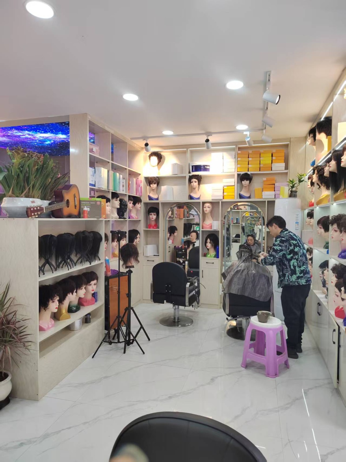 遵义红花岗超市旁美发店转让可空转