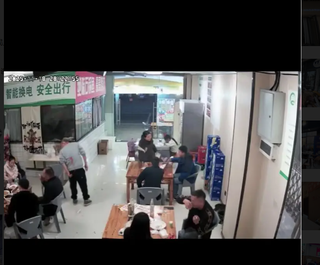 (转让) 门面周边有3家酒店、有KTV、治疗城、居民人群多、有停车场。