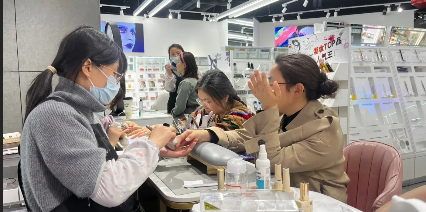 (转让)，稳定客流，成熟商圈。五年来积累了大量的会员。