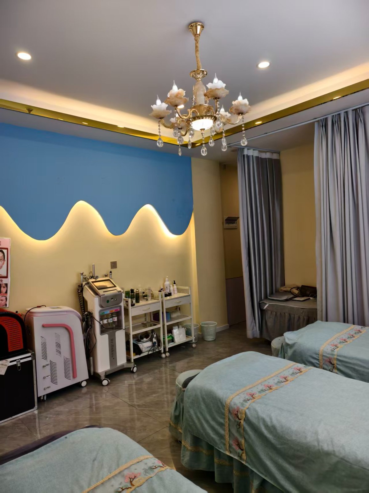 中华路成熟商圈美容美甲店整体打包转让