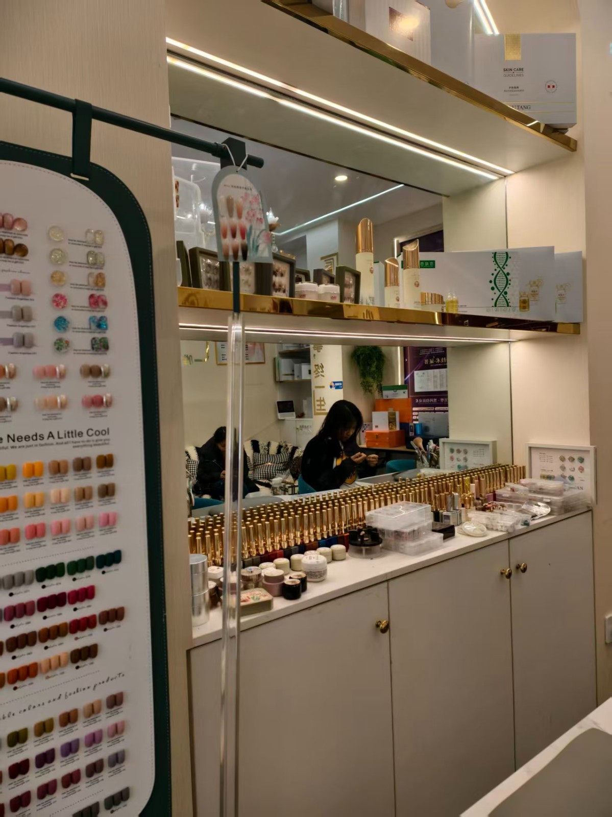 中华路成熟商圈美容美甲店整体打包转让