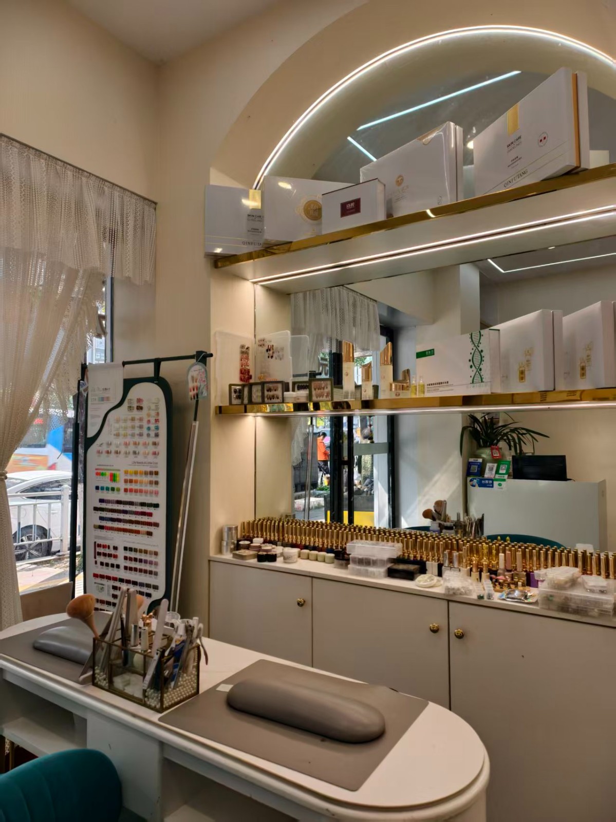 中华路成熟商圈美容美甲店整体打包转让