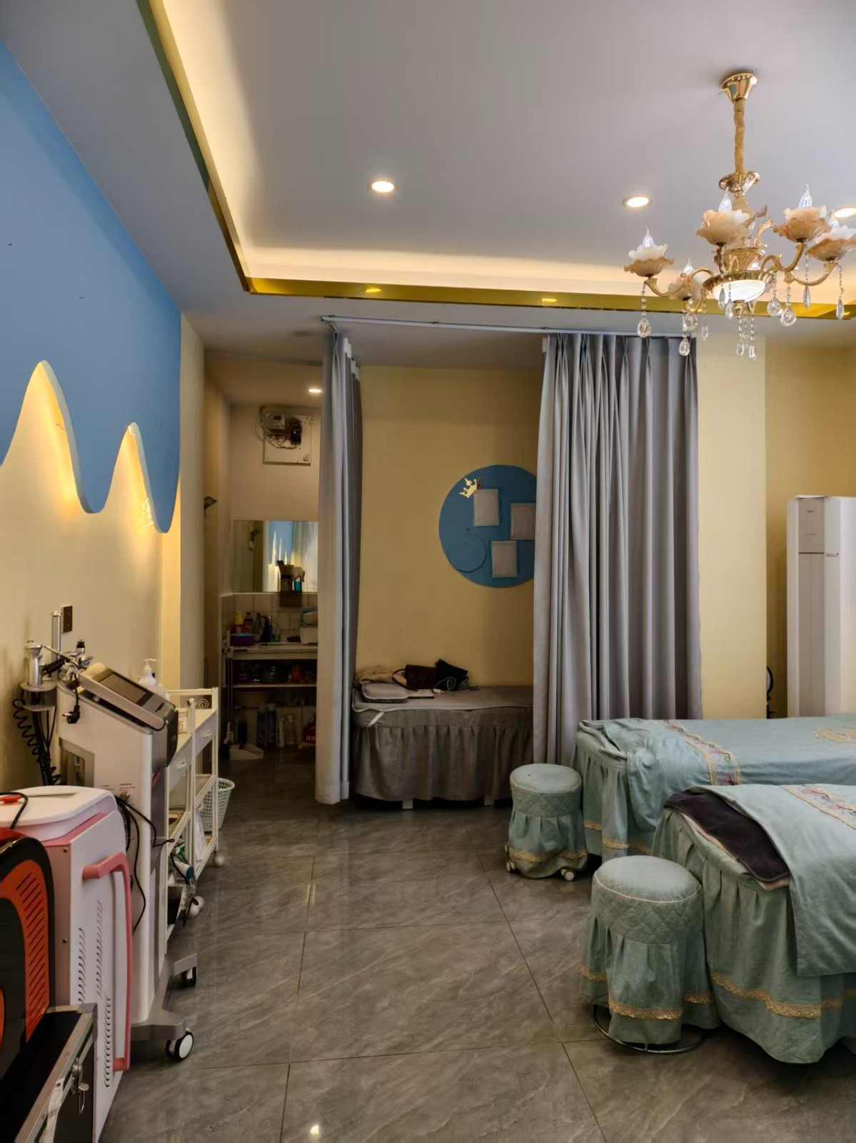 中华路成熟商圈美容美甲店整体打包转让