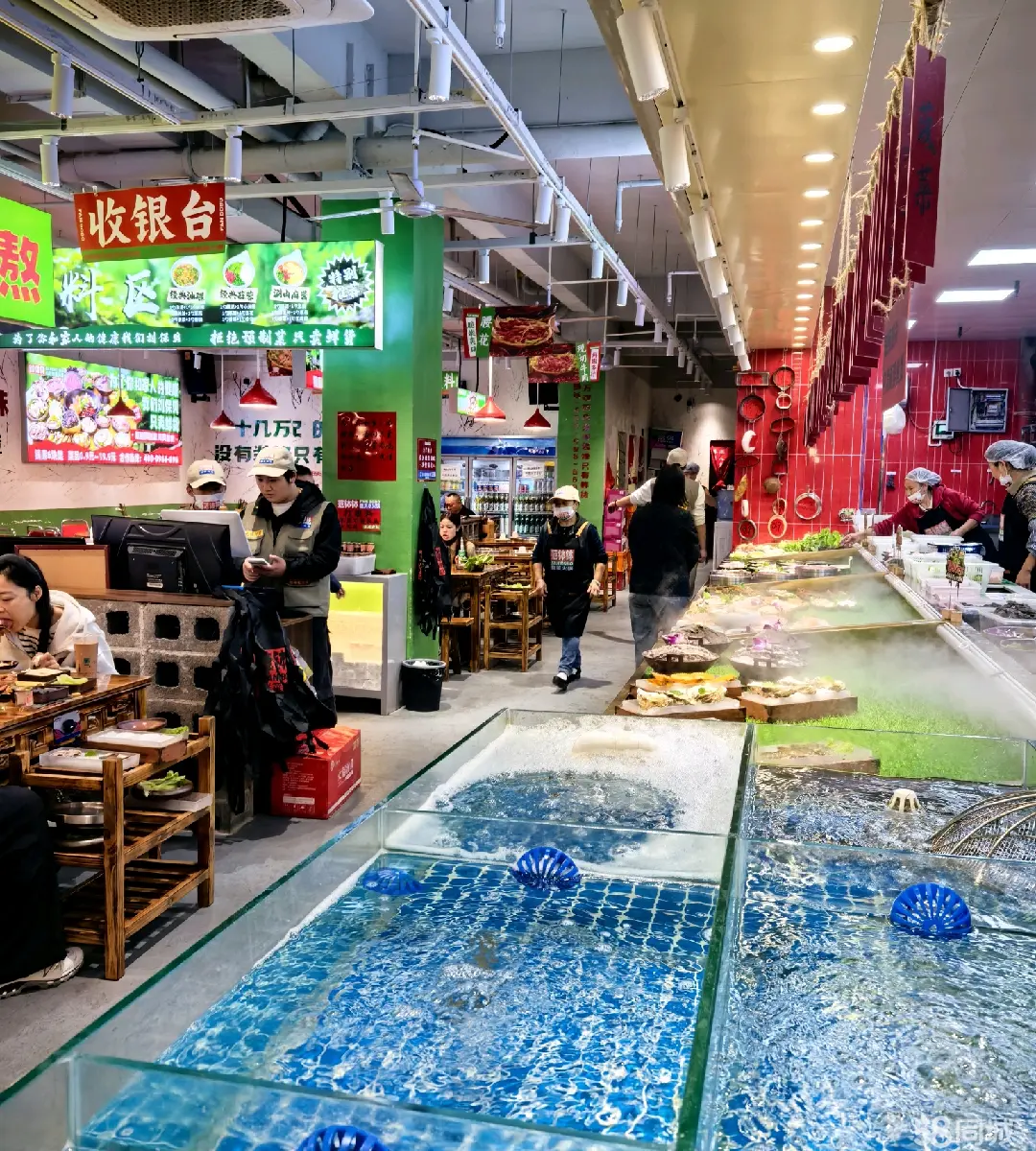 (转让)中介勿扰门头展示面大，外摆区域大，含三间包房，明厨明档