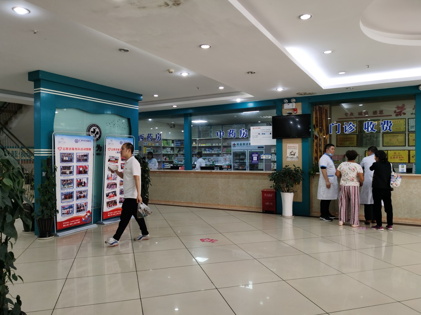 仁怀三转盘十字路口旁独栋门面出租