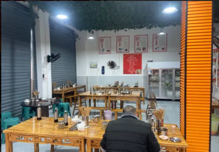 (转让)新雪域水产批发市场门口，夜市一条街门口