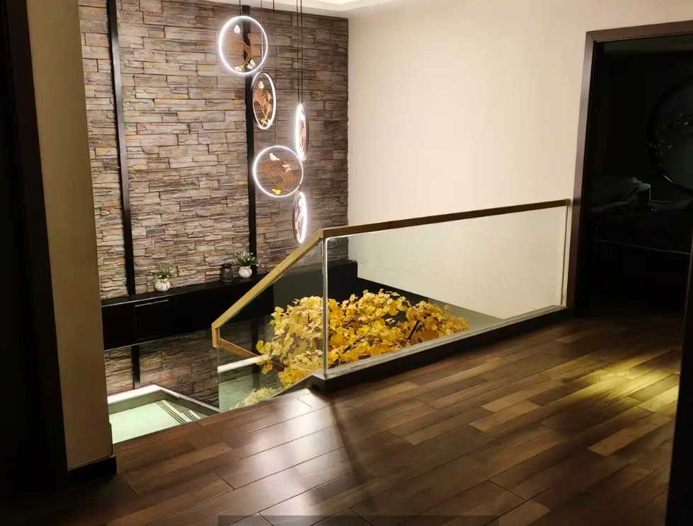 (转让)汇川区昆明路营业中采耳店，装修完善，客源稳定