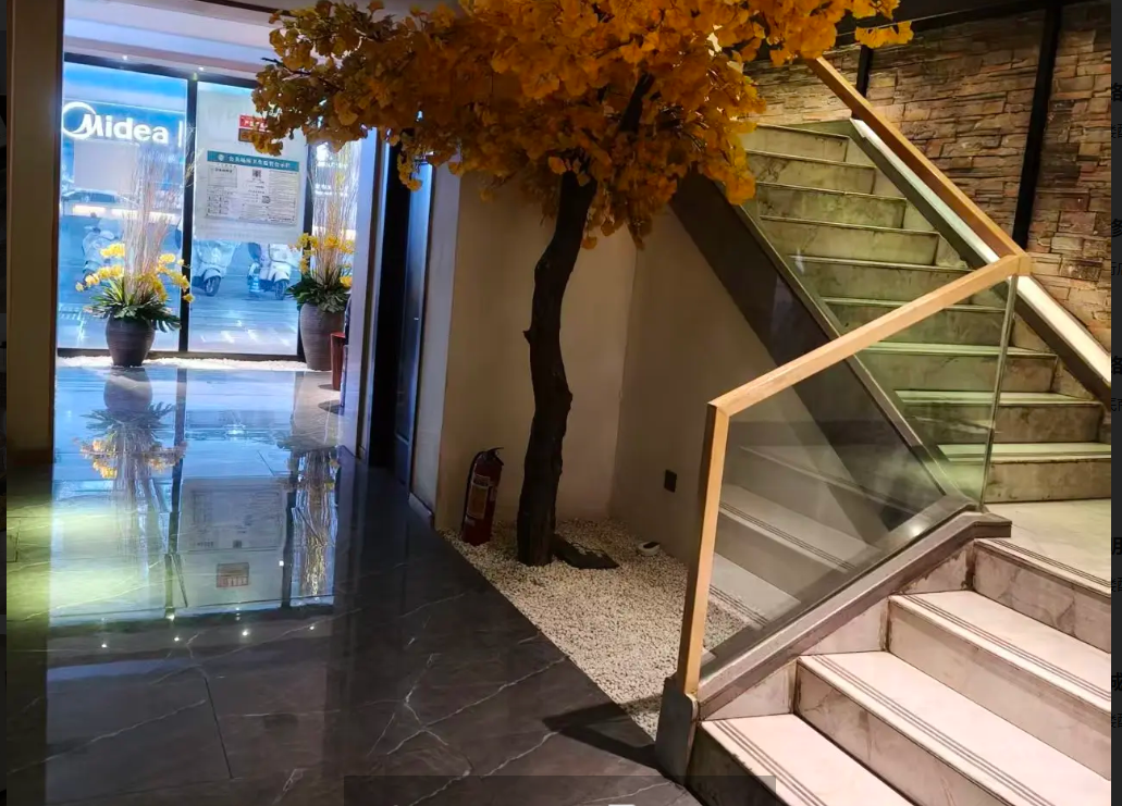 (转让)汇川区昆明路营业中采耳店，装修完善，客源稳定