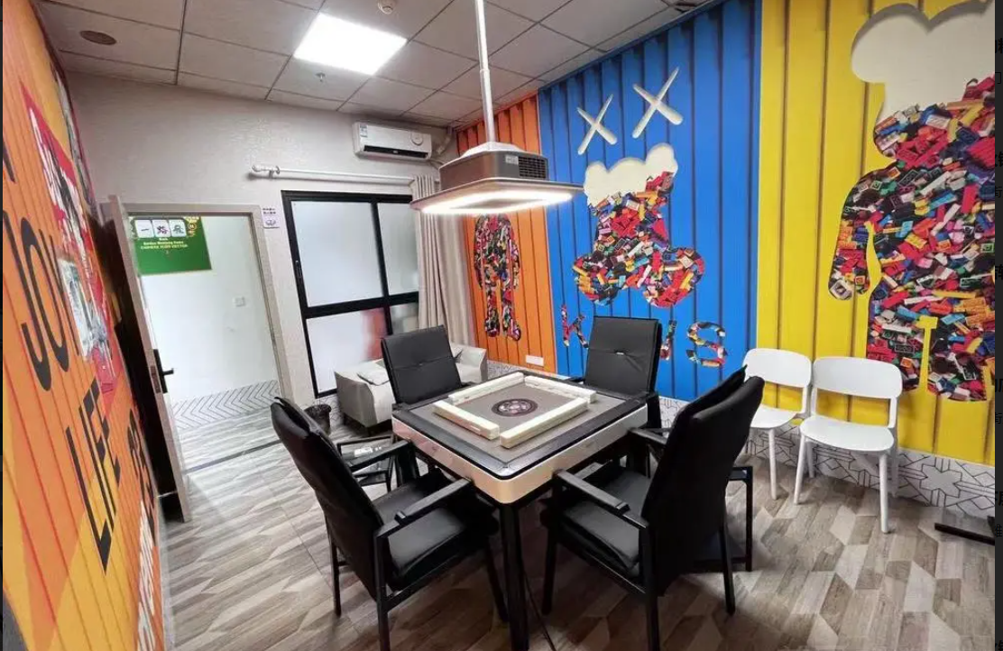 (转让)交通便利，停车免费，周围吃喝玩乐齐全