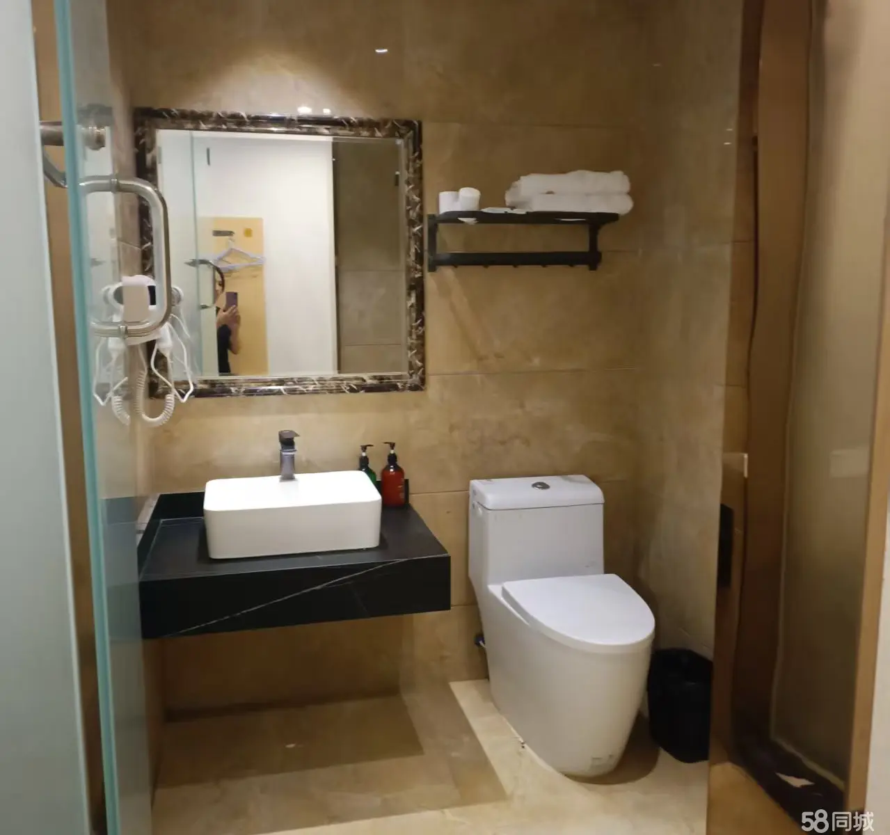 （转让）酒店位于红花岗区中心位置，交通便利，周围环境好