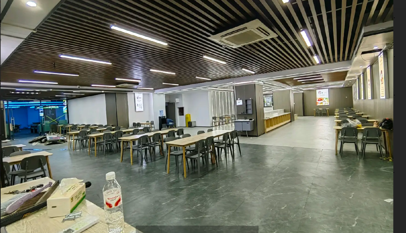 (转让)地处中心地段，人流大，适合餐费饮，设施齐全，接手可经营