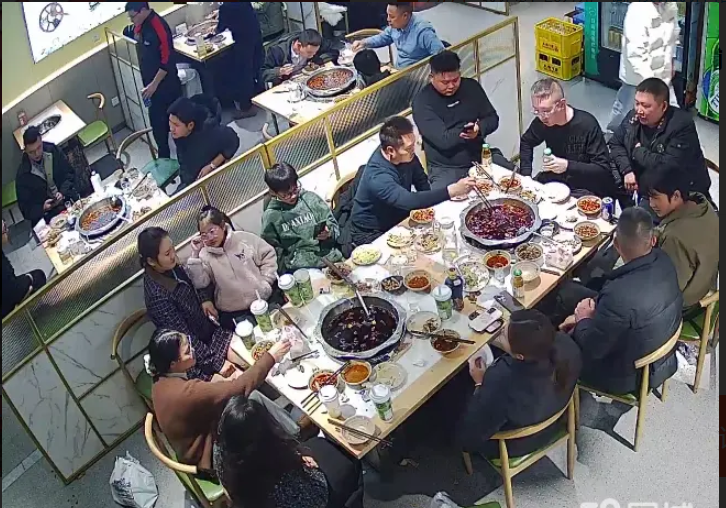 (转让)经营中旺铺转让方圆荟重餐饮集中地，实用面积超大自带库房宿舍