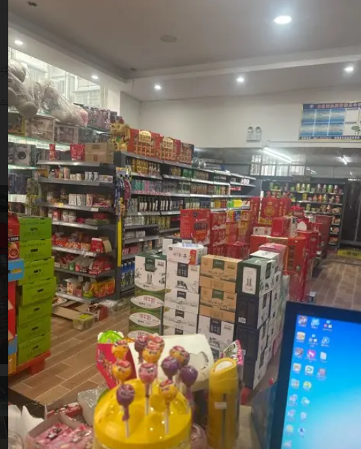 (转让)金华世家停车场对面旁边都是居民