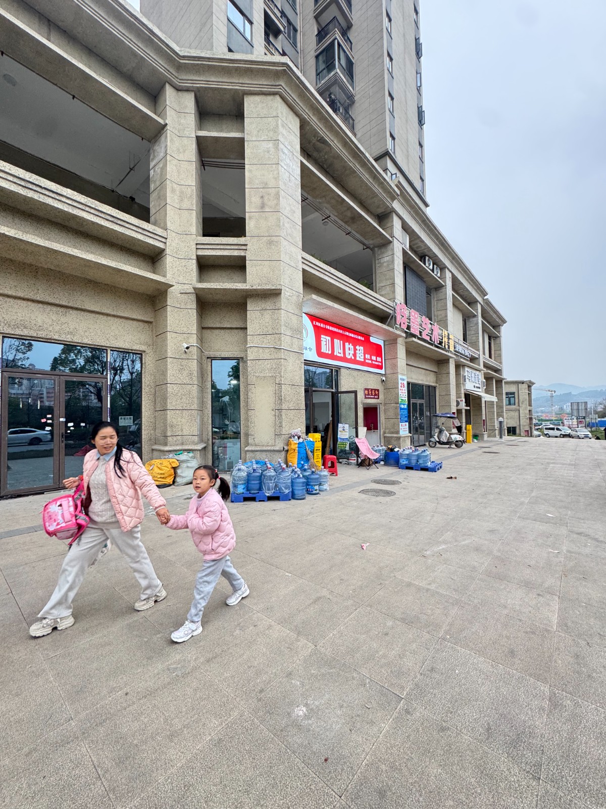 恒大城五期小区门口空铺房东直租