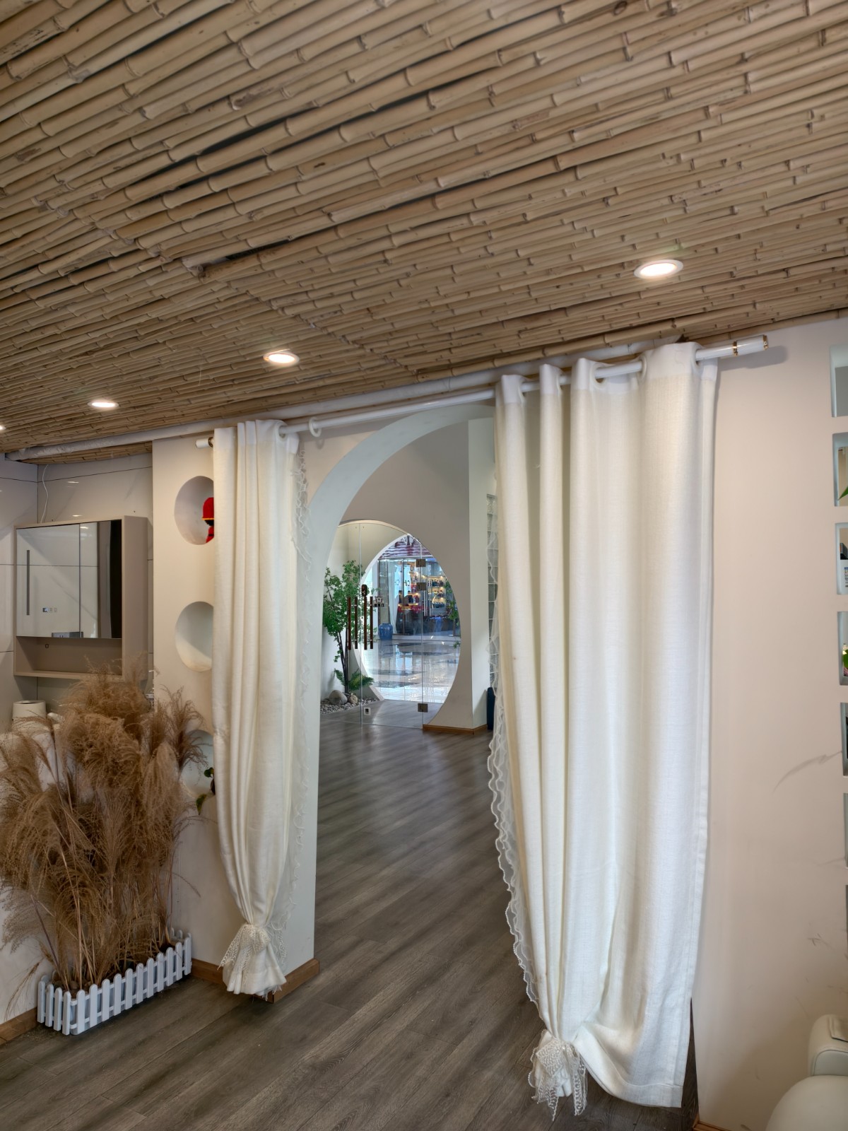 仁怀国贸美容美甲店带技术转让