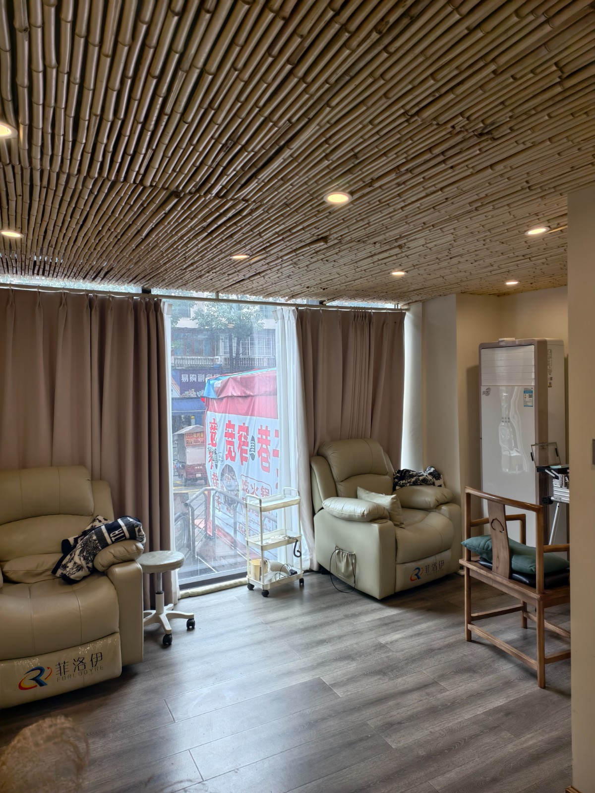 仁怀国贸美容美甲店带技术转让