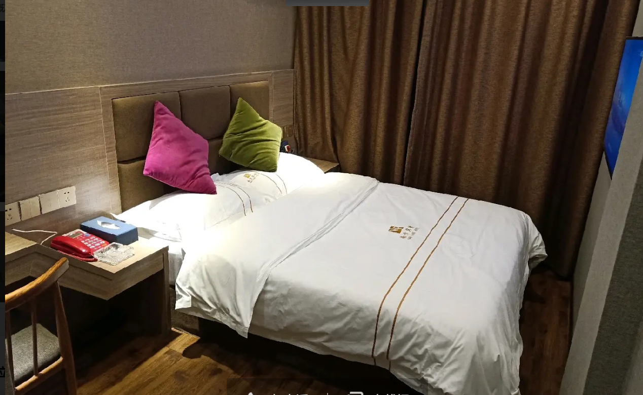 （转让）位于繁华商业街和景观公园旁，房型超好，转让承包均可