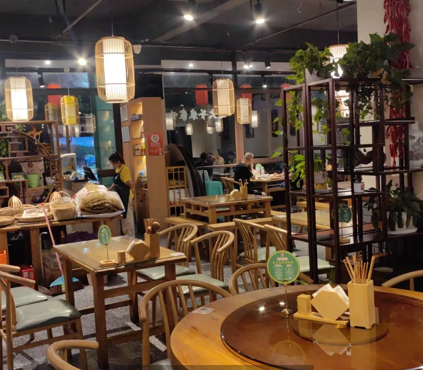 (转让)经营中餐厅，292平米