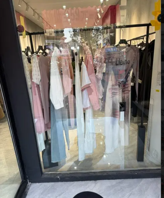 (转让)新装修，空调，货品，