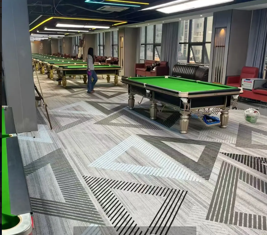 (转让)停车方便。地方宽裕。酒店进出，高端大气