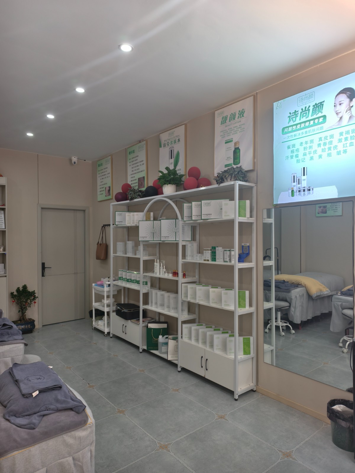 临街门面140平方美容美甲美睫店转让（全新装修）