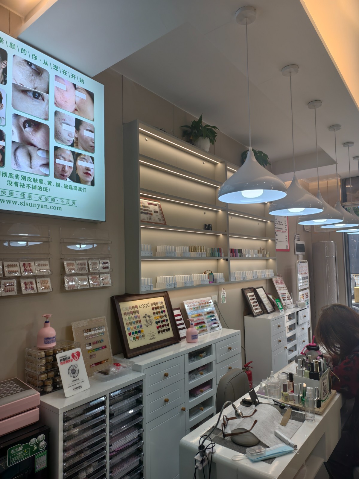 临街门面140平方美容美甲美睫店转让（全新装修）