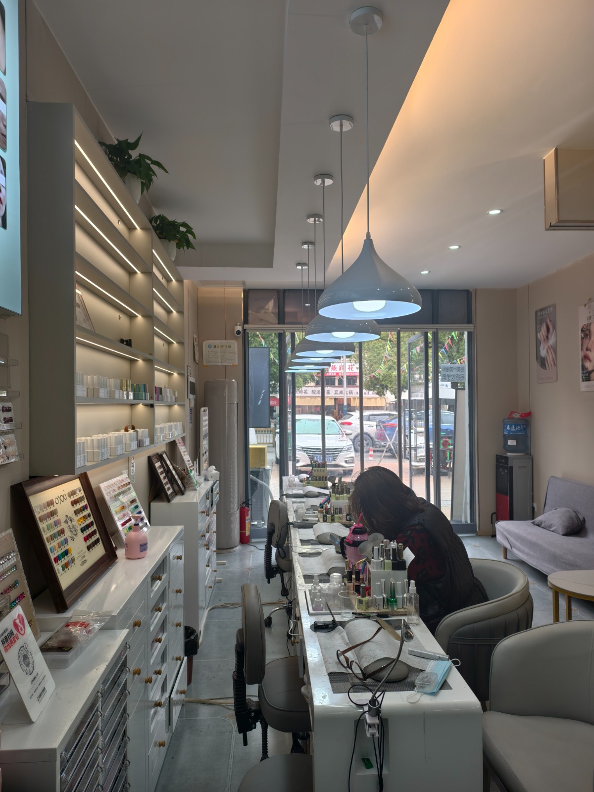 临街门面140平方美容美甲美睫店转让（全新装修）