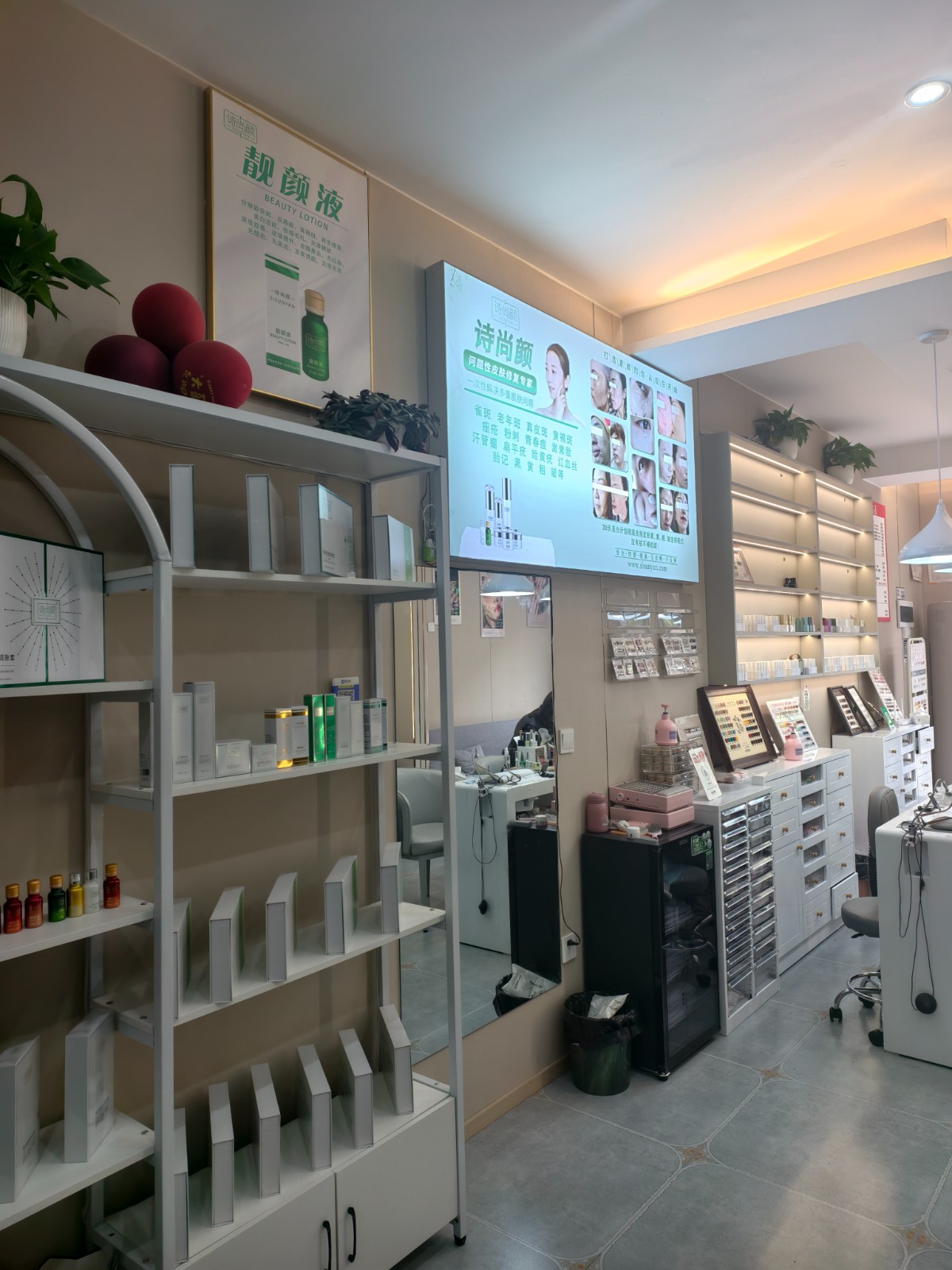 临街门面140平方美容美甲美睫店转让（全新装修）