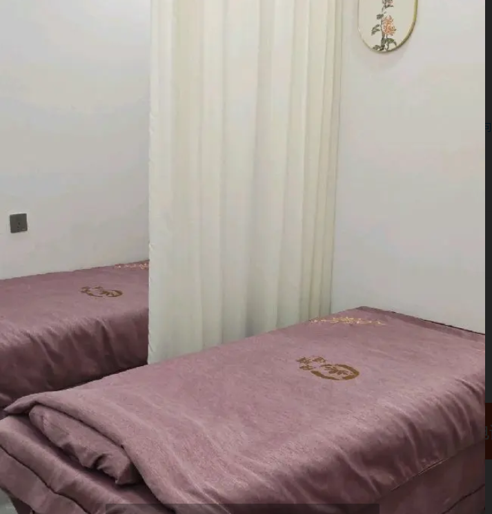 (转让)有两个包房共5张床，一个小厨房，一个卫生间，一个杂物间