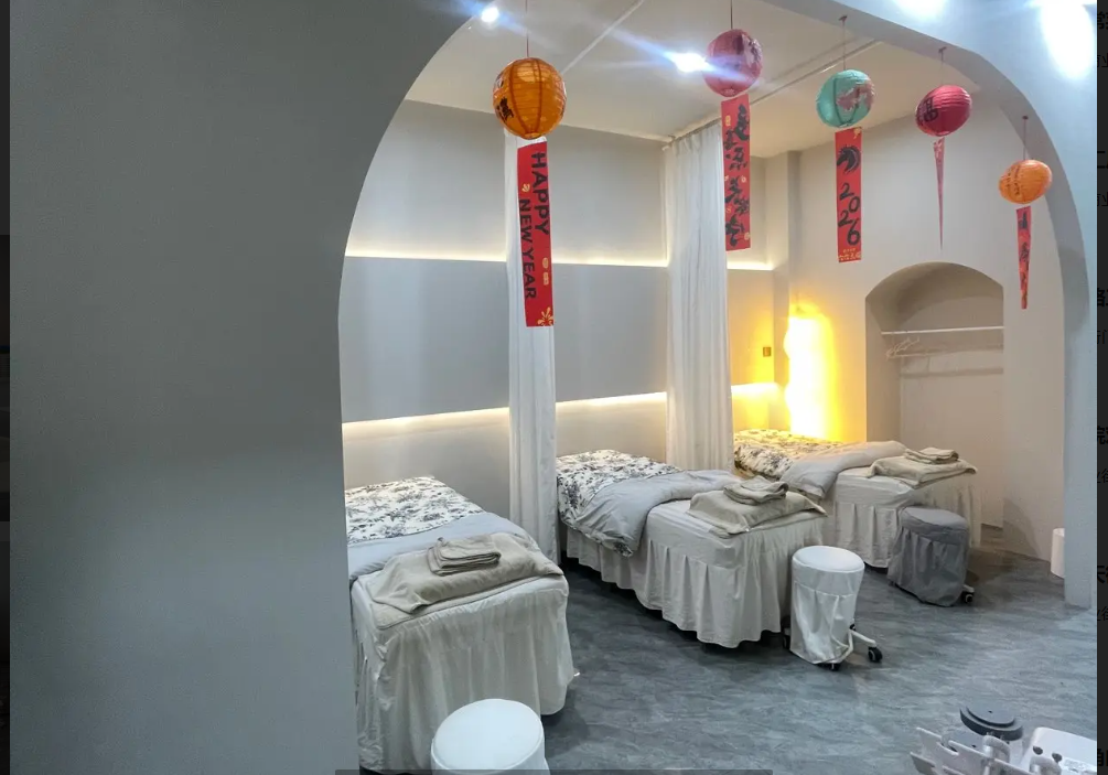 (转让)热闹商区附近，周围都是成熟小区