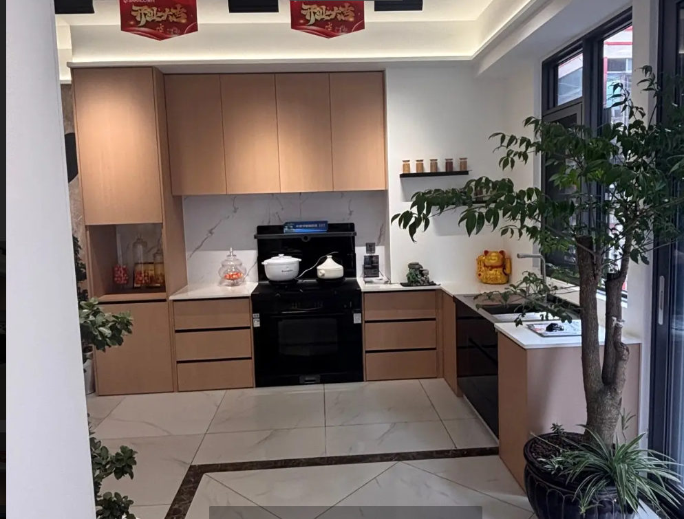 红花岗区建材市场新装的全屋定制门面转让