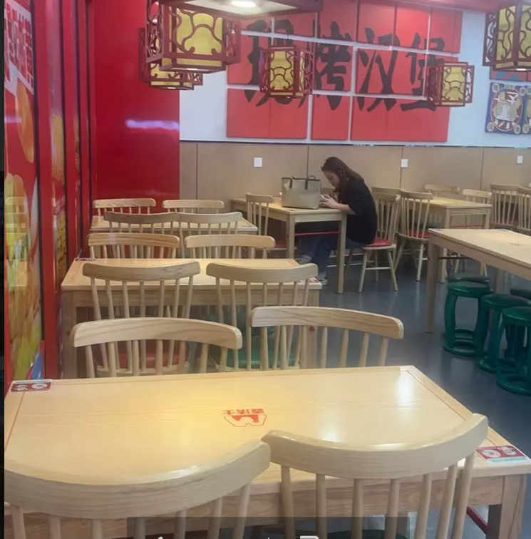 (转让)快餐小吃店转让(老板家中有事，无暇管理和经营，目前正常营业)