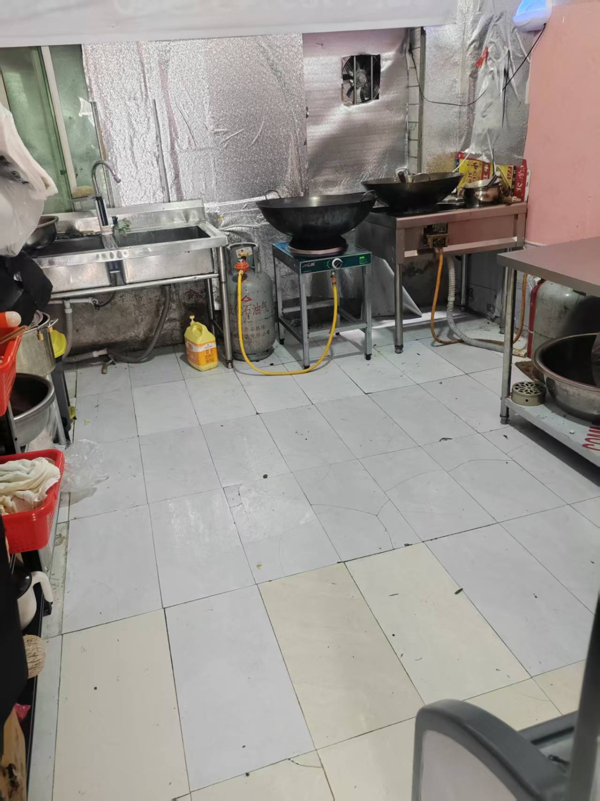 习水小区楼下工地出口餐饮店转让