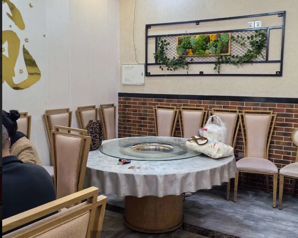 (转让)临街210m餐饮旺铺商圈核心
